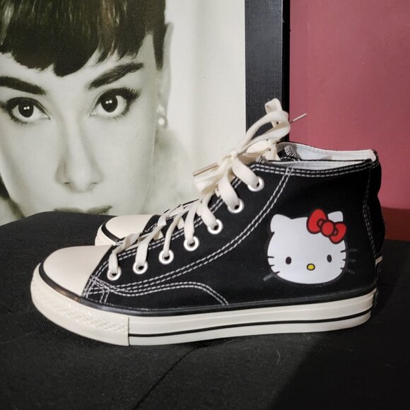 NWT SANRIO HELLO KITTY WOMANS HIGH TOPS SZ 9 - Picture 1 of 5